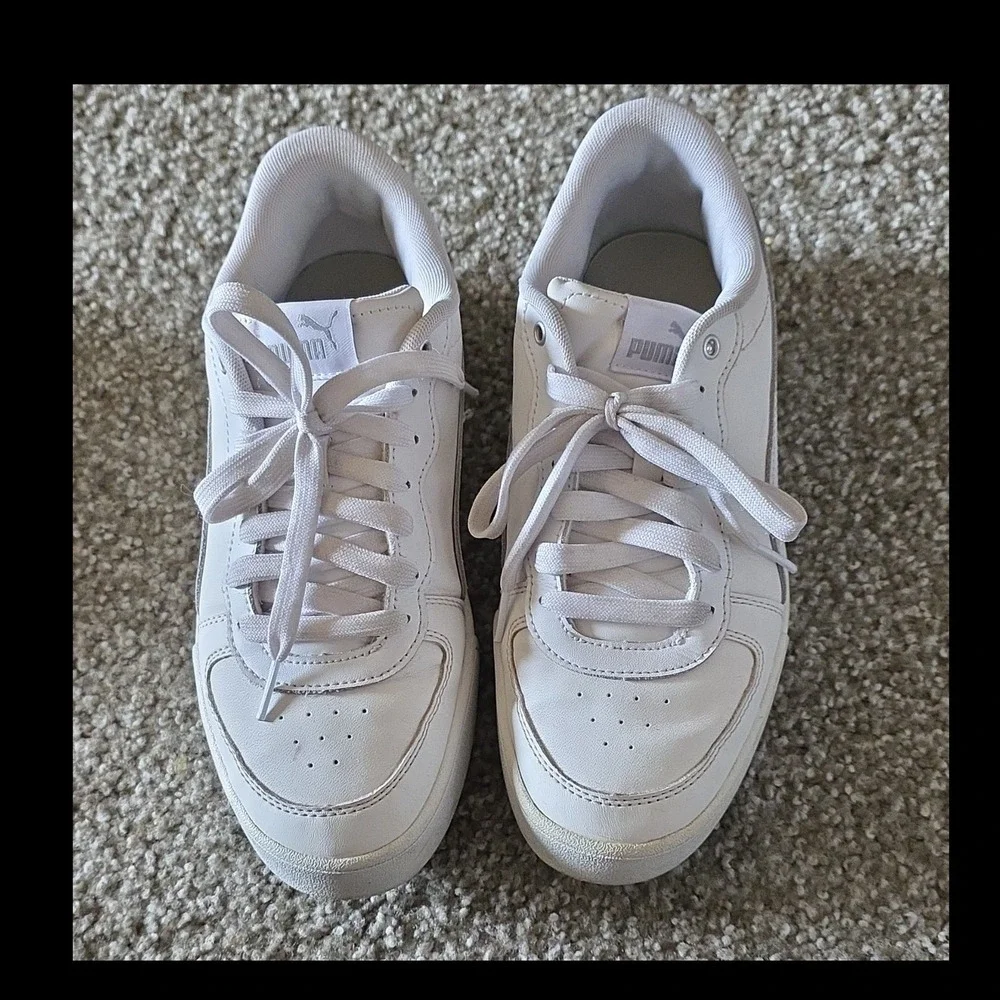 PUMA Skye White Silver Grey Leather Lace Up Sneakers 374764-01 Women